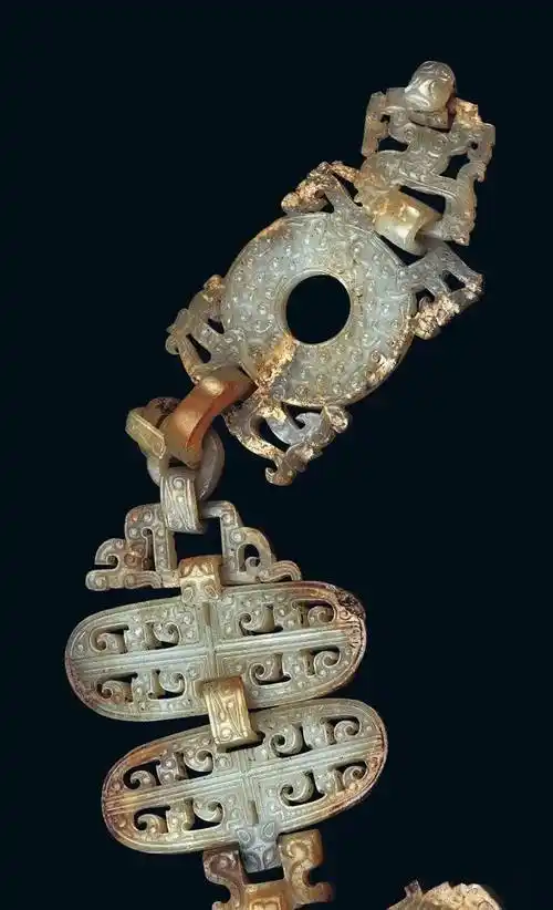 古代玉器天花板战国十六节龙凤纹玉佩