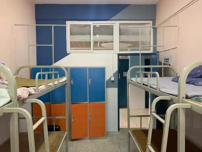 在这个暑假,高新区第一中学(闽侯三中)进行了一场宿舍"颜值"提升改造