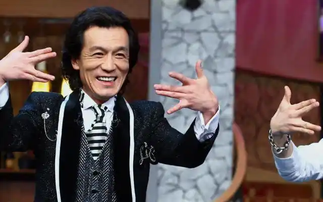 因此,在武林大会的主持期间,很多人都发现她的身影变得越来越频繁,无