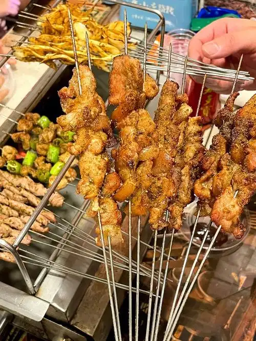 这家烧烤的肉可真好吃吃淄博烧烤的看过来