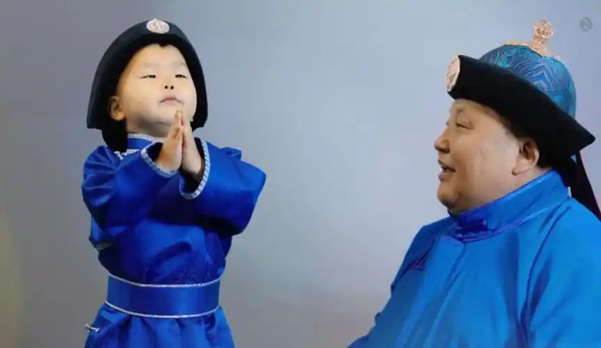 小歌星巴图额尼日乐和恩师巴图苏和出新歌了满满的正能量