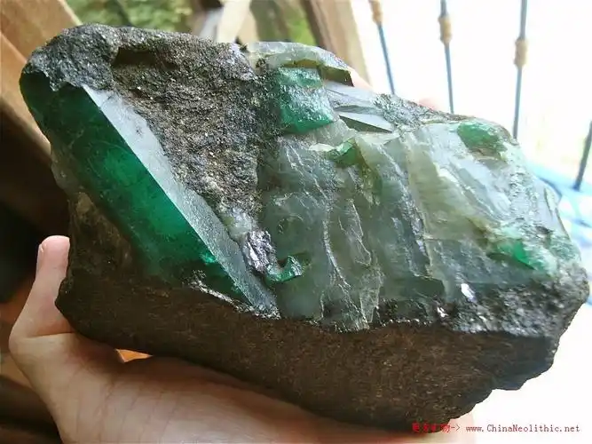 >> 矿物图片 >> 祖母绿-emerald