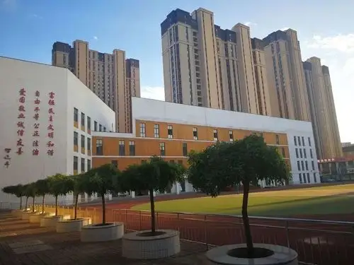 宪法伴我成长路北区扶轮小学掀起全体少先队员学习宪法的热潮