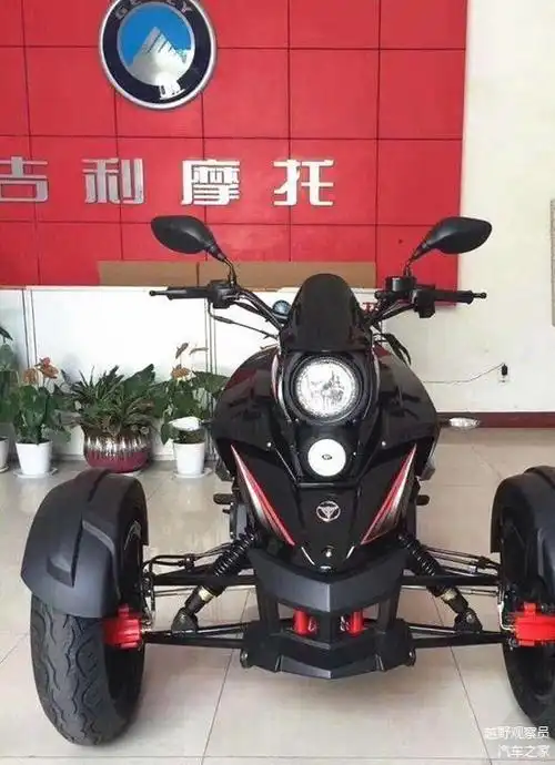 它就是来自吉利的jm200我们今天的主角就是一款国产的倒三轮摩托车