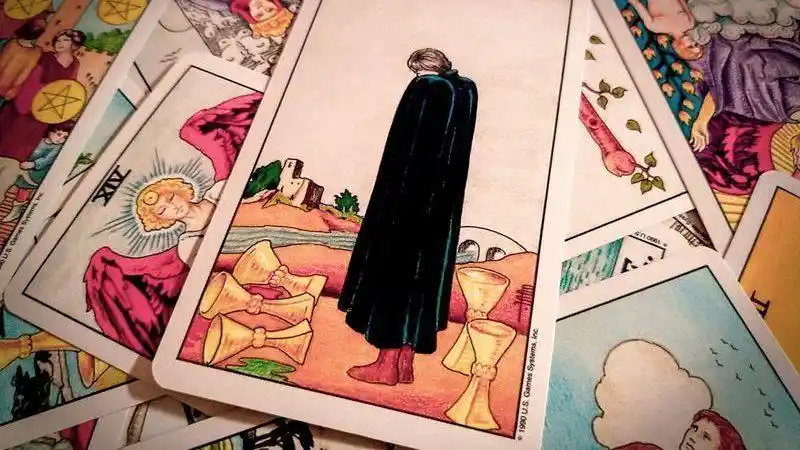 塔罗学堂|圣杯五 five of cups 大失所望_腾讯新闻