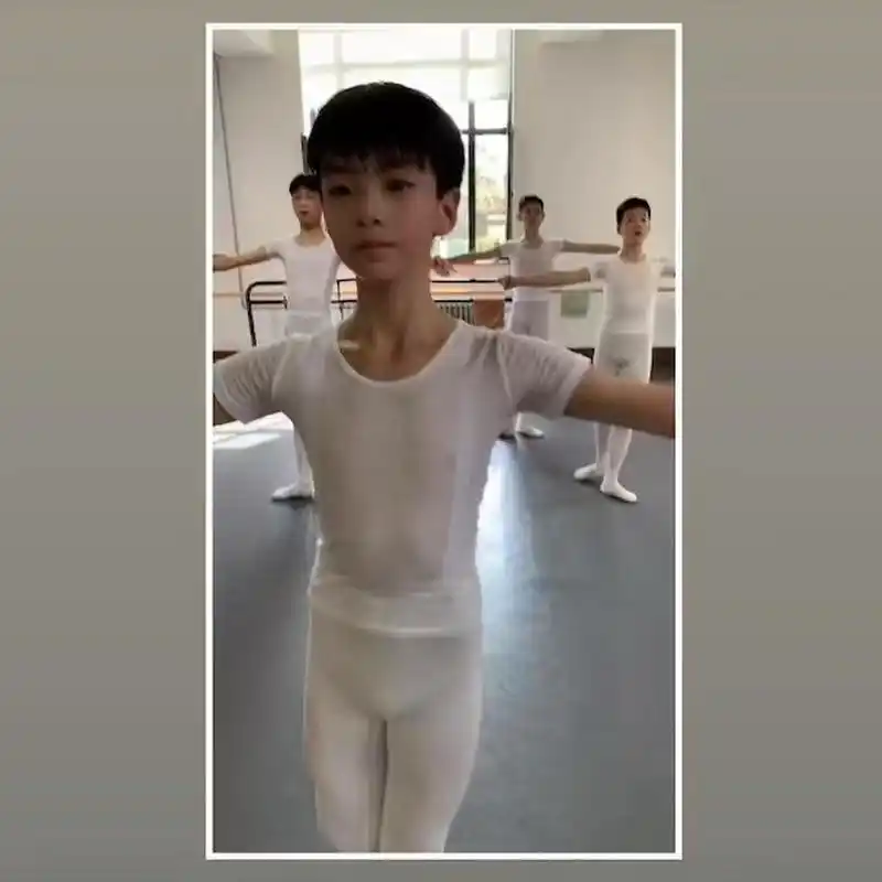 ballet boy  一直以来学舞蹈的男孩子备受争议,然后作为一门非常科学