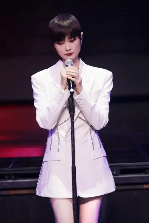 李宇春东方卫视春晚