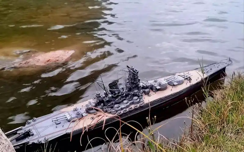 大和号战列舰模型静改动下水