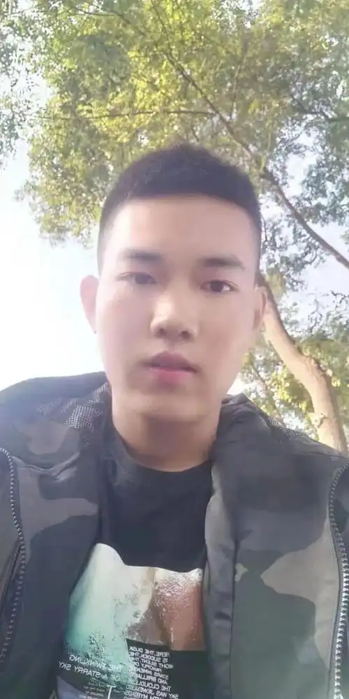 男嘉宾第2645期97年小哥哥心地善良性格温和喜欢听歌听音乐看书