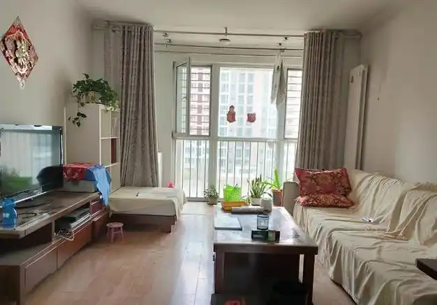 让我有些许的紧张,我便借口起身先去看看屋子有没有什么地方要收拾的