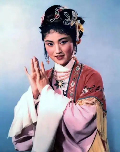 王文娟与女儿外孙女照片曝光,告别仪式不开放,但开通网上吊唁厅|越剧