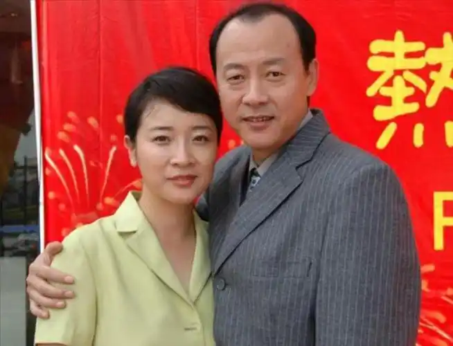 戏里好色又猥琐,戏外一生痴情只爱老婆,你不知道的