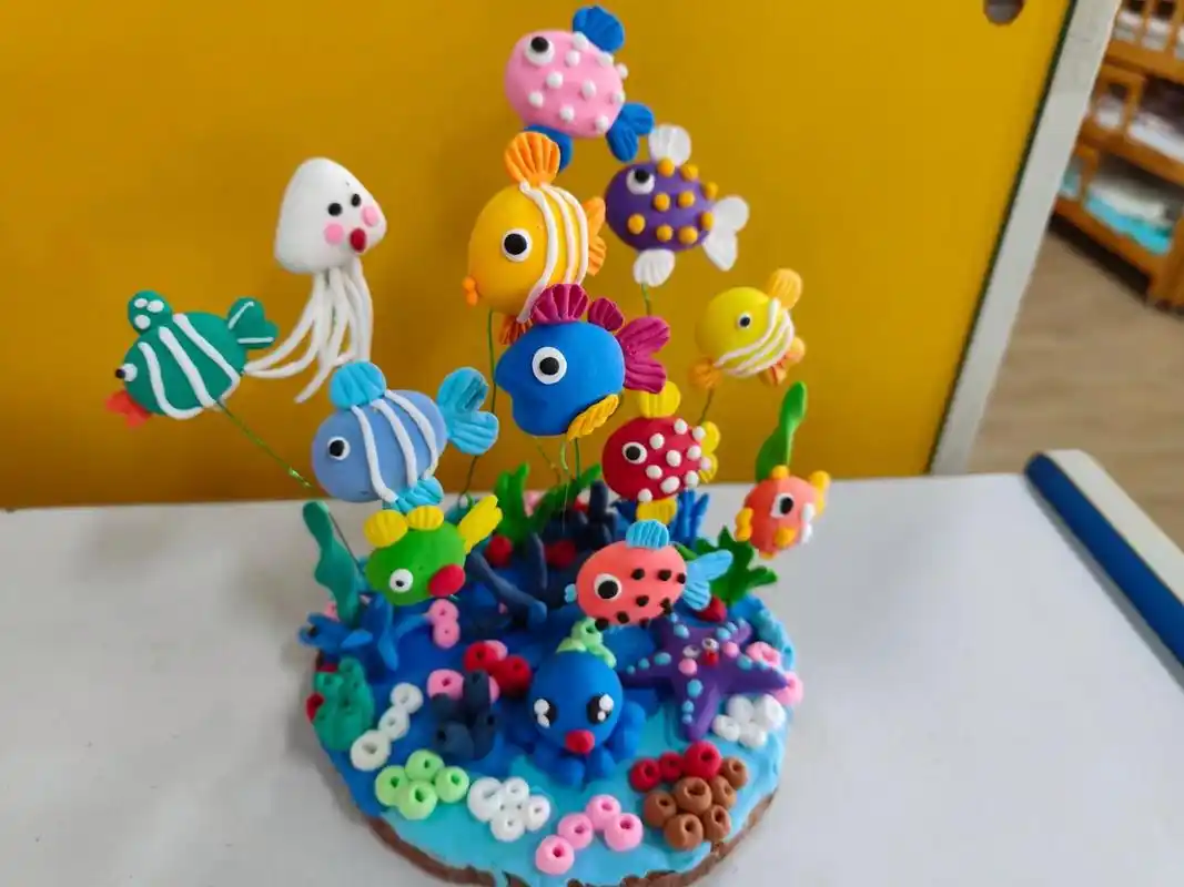 幼儿园美工区彩泥作品 海底世界泥工 美工区彩泥作品展示,海底世界