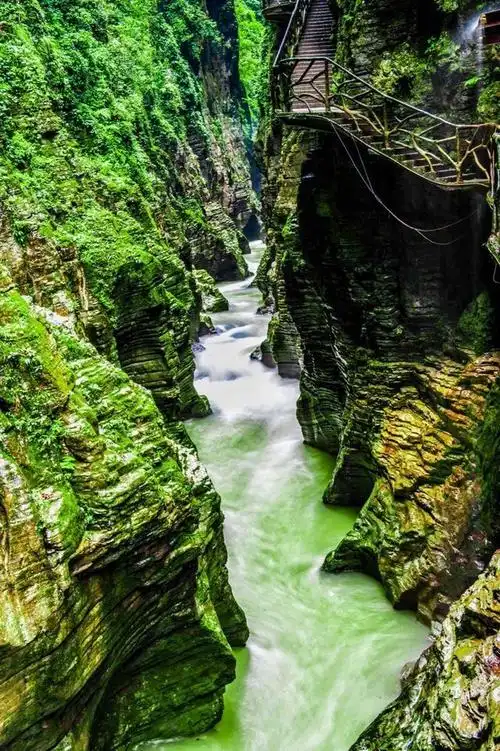 恩施地心谷位于湖北省建始县高平市,是我国4a级旅游景区.