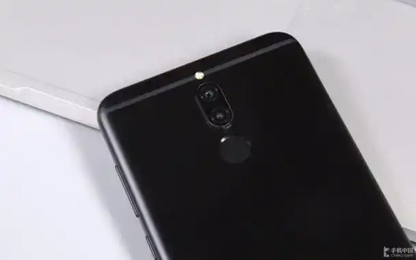 华为麦芒6正式发布 2399全面屏鏖战白热化!