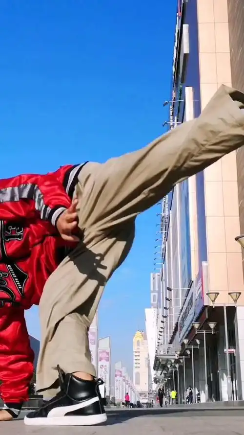 街头舞者王智,舞种popping震动舞!每天跳舞两个小时!