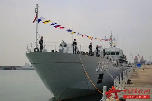 驻港部队去年接收的首艘复产的074型登陆艇