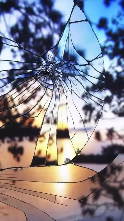 碎屏壁纸,碎屏壁纸 真实(30张以假乱真碎屏锁屏壁纸高清无水印下载