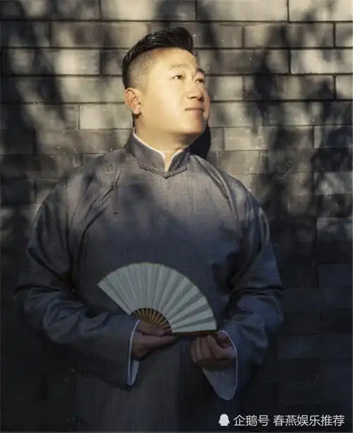 郭德纲鹤字科徒弟曾因感情问题出家如今回归因头发吸粉无数