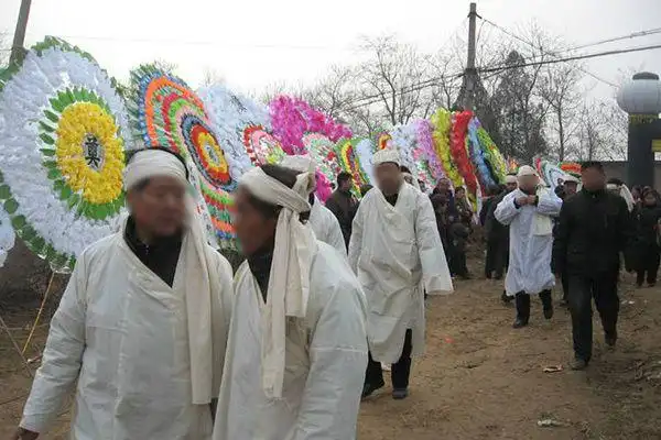 农村葬礼出殡现场,感受震古烁今的丧葬文化