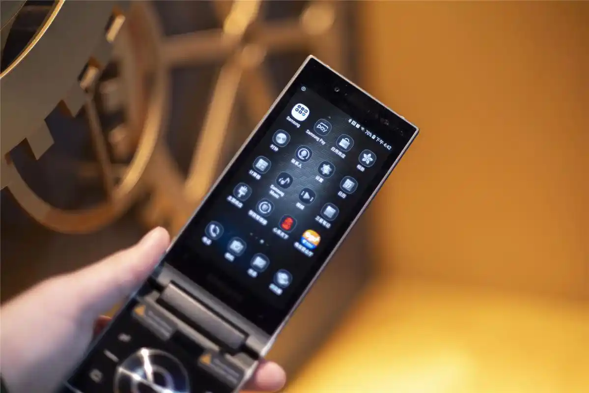 三星商务旗舰产品w2019售价接近2万