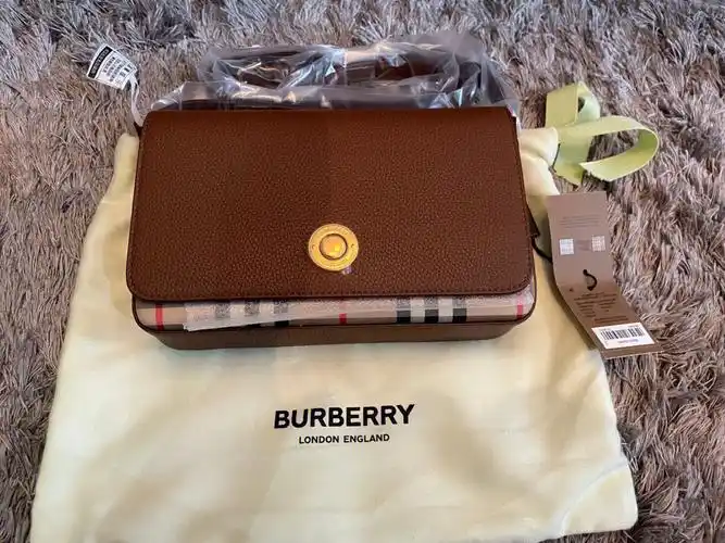 客定burberry经典格纹拼皮革斜挎包