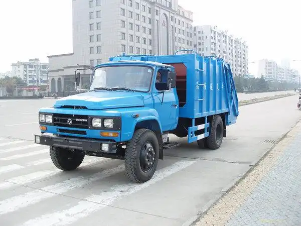 东风140尖头压缩垃圾车(8方)