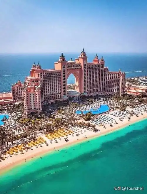 迪拜是阿拉伯联合酋长国人口最多的城市也是中东地区的经济和金融中心