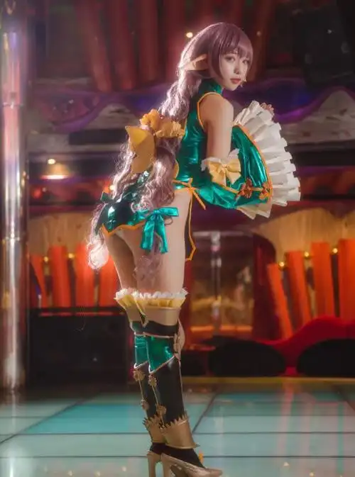 cos今天没穿内裤要走光幸好穿了安全裤