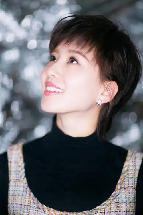 刘诗诗短发美艳迷人活动图片[5/5]_明星_美桌网