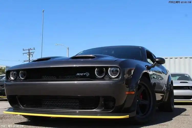 2021款道奇挑战者地狱猫62机械增压国六717匹现车