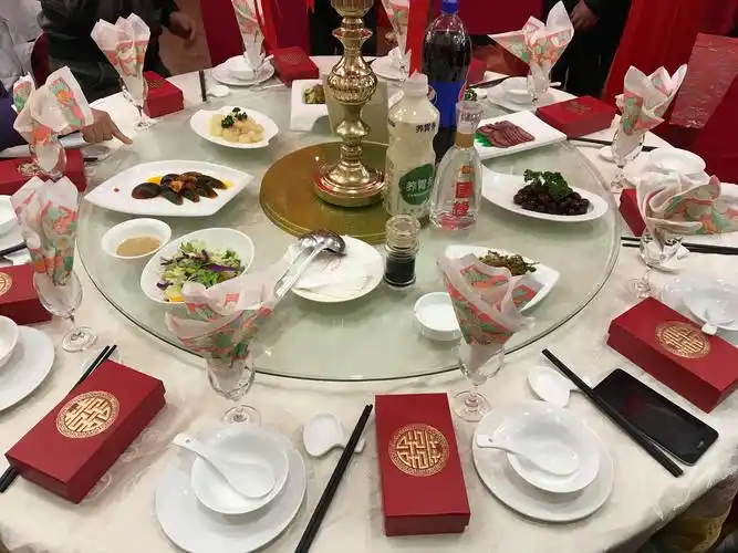 其它 参加了老家的婚礼 写美篇酒席摆好了 酒店的婚宴