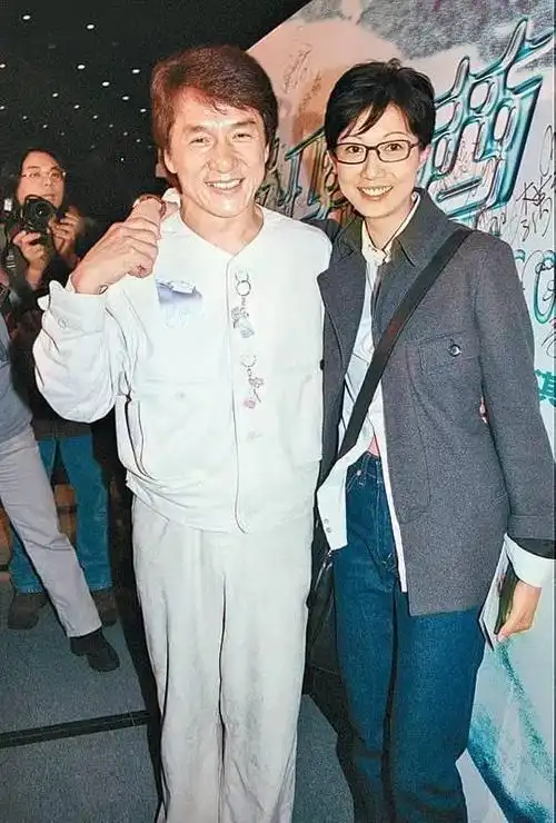 事实证明,成龙的女儿吴卓林,已经活成了一个笑话