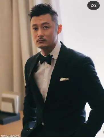 如何评价余文乐的正装?