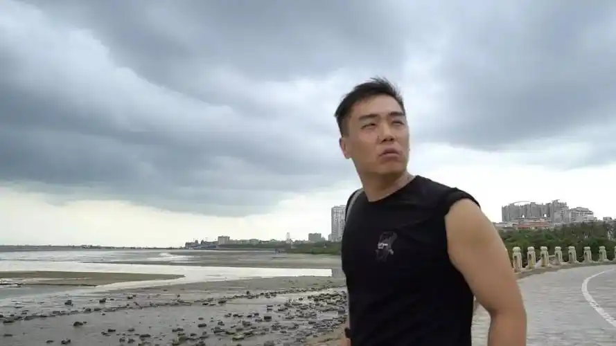 湛江|为了品尝最地道的炭烧生蚝,我坐了六个小时车,然而