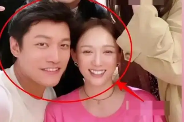 陈乔恩艾伦接吻庆生照,两人甜蜜接吻出镜超恩爱