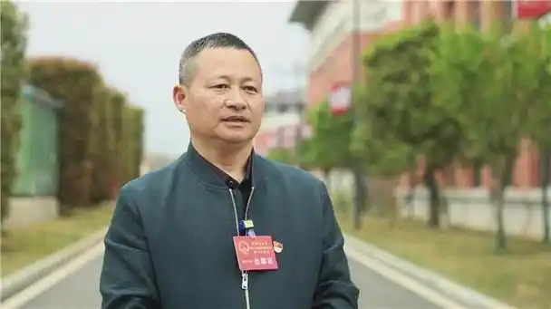 参加道县第十八届人民代表大会第三次会议的人大代表分组审议《县人大