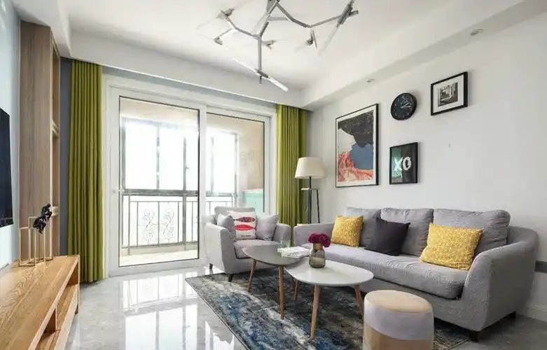 墙面走一圈石膏线如何安装罗马杆窗帘好看罗马杆安装离顶棚石膏线高度