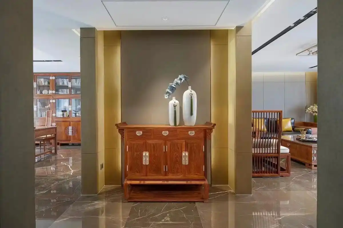 苏梨家具.【历久弥新】物因人贵,人因物雅. 这就是新中式的魅 - 抖音