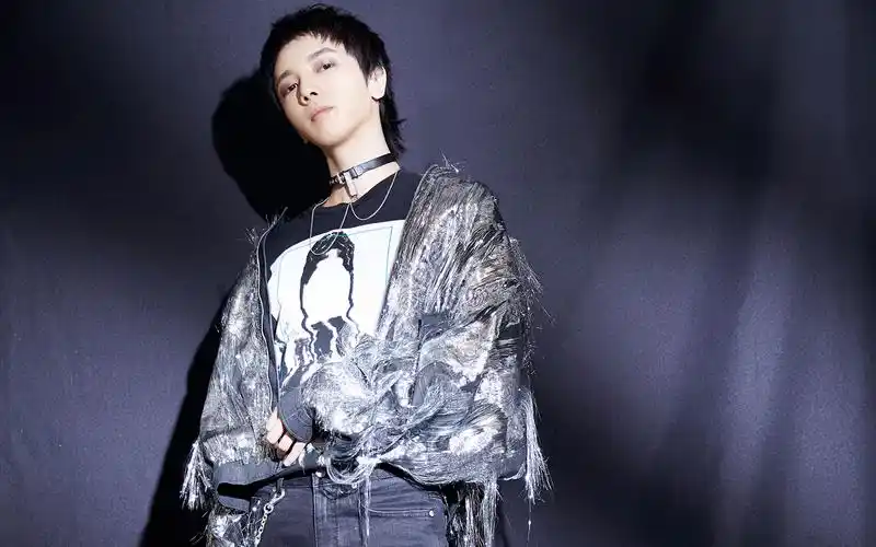 华晨宇帅气图片桌面壁纸