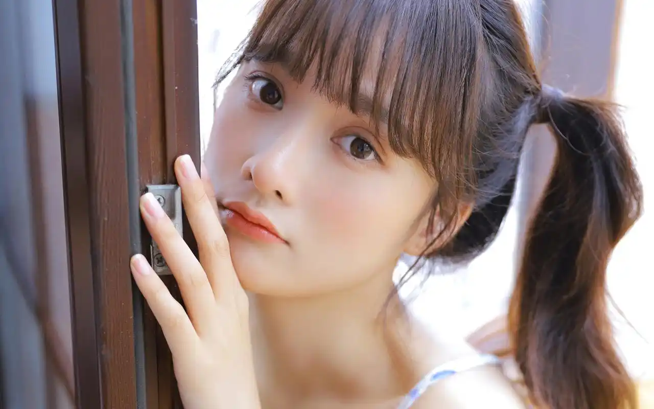 甜美可爱小女生清新夏日高清桌面壁纸