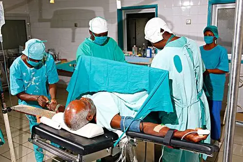 男人,手术,医院,喀麦隆,非洲