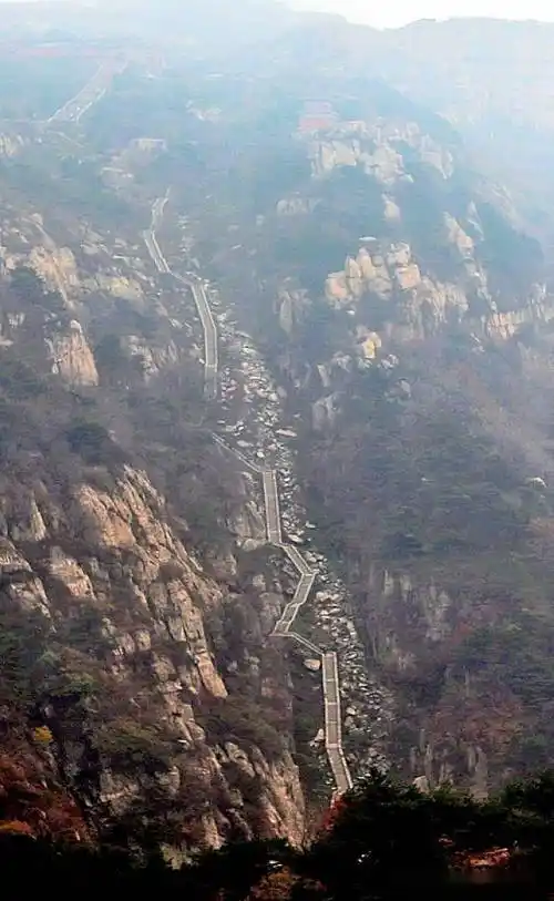 《山东行》登"五岳独尊"泰山之巅_瞻鲁台_南天门_巨石