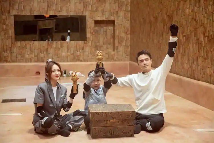 明道疯狂的麦咭8追光闪耀团踢馆石头城高能闯关逆风翻盘