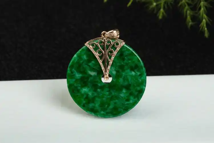 花青种翡翠有哪些特点?花青种翡翠的价值怎么样?