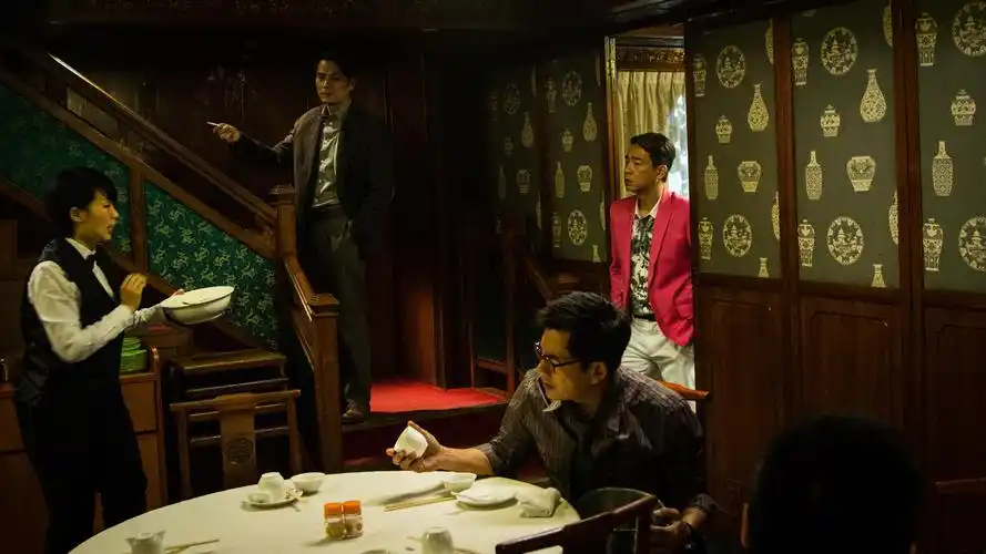 最后伴随着香港回归的进行,三大贼王最后也未能实现联手的愿望.