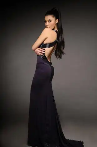 美腿酥胸 国际小姐刘飞儿写真