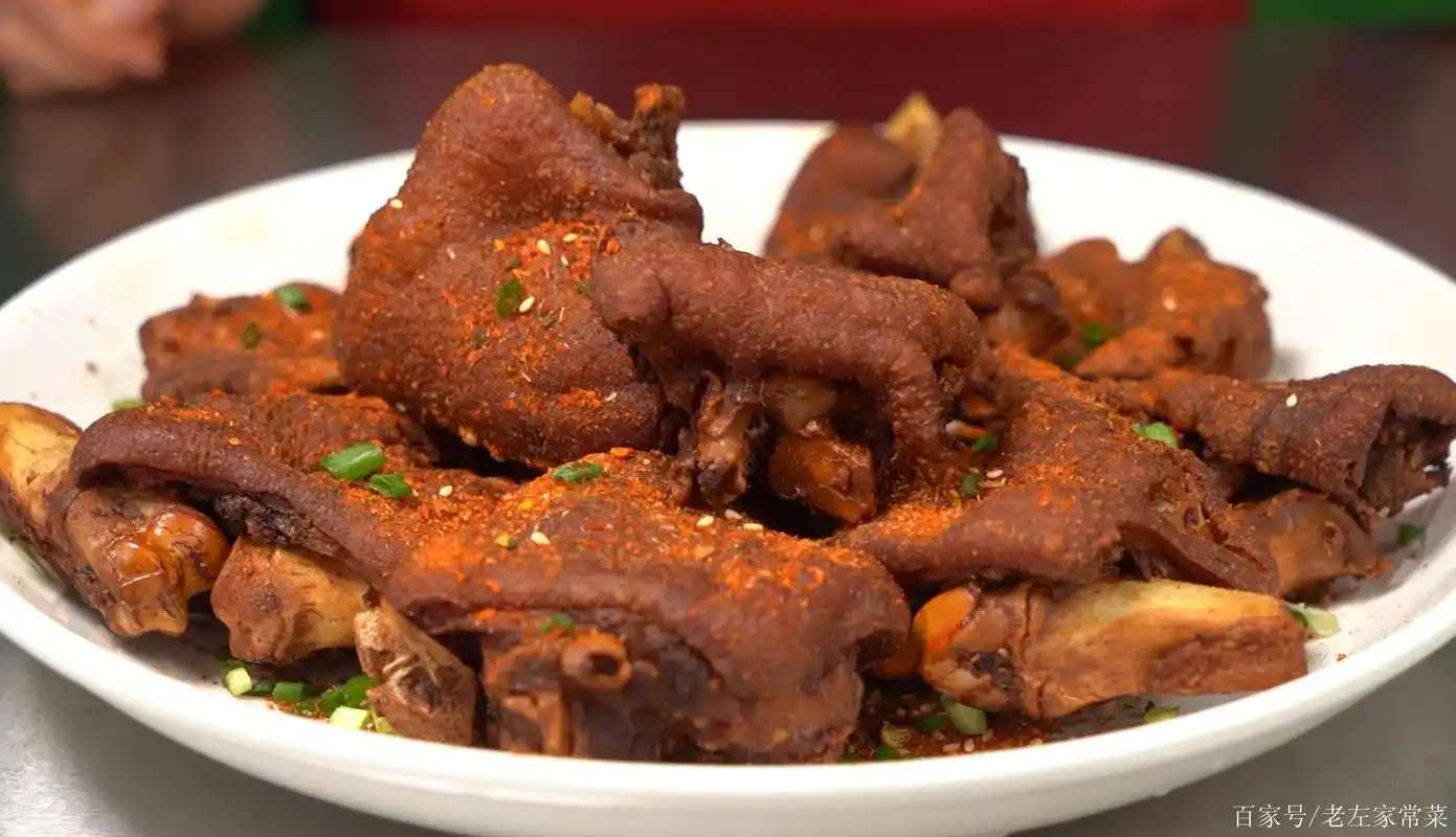 麻辣脆皮猪蹄,先卤后炸,外酥里嫩,学会的都可以摆摊创业了