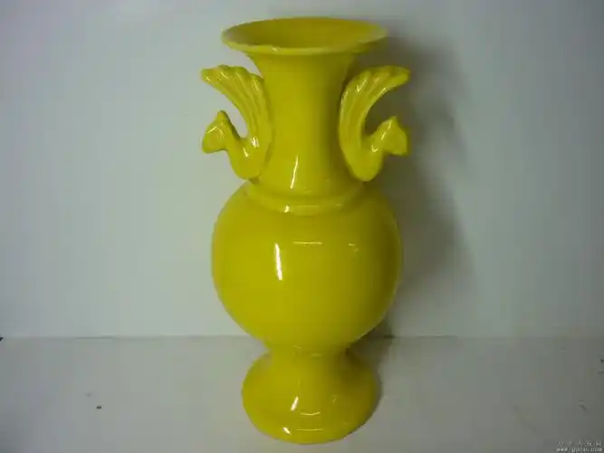 柴瓷薄胎黄釉双鸟瓶