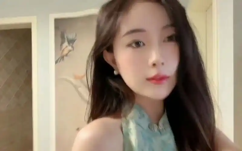 模特可乐vicky性感紫色连衣短裙配超薄黑丝秀曼妙身材诱惑写真